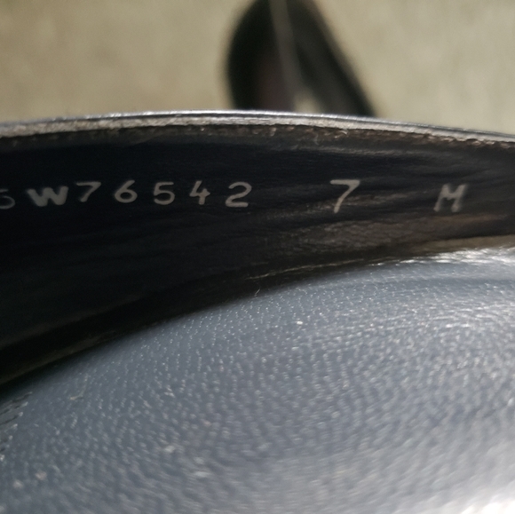 A pair of black Stuart Weitzman heels - Picture 5 of 5